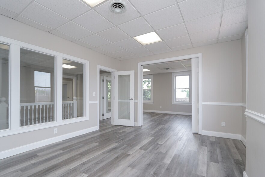 More Photos Of 939-941 E Columbus Ave, Springfield Office For Sale