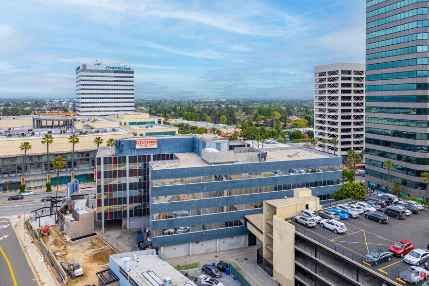 More Photos Of 15300 Ventura Blvd, Sherman Oaks Office For Lease