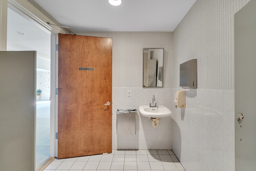 More Photos Of 786 Mount Auburn St, Watertown Funeral Home For Sale