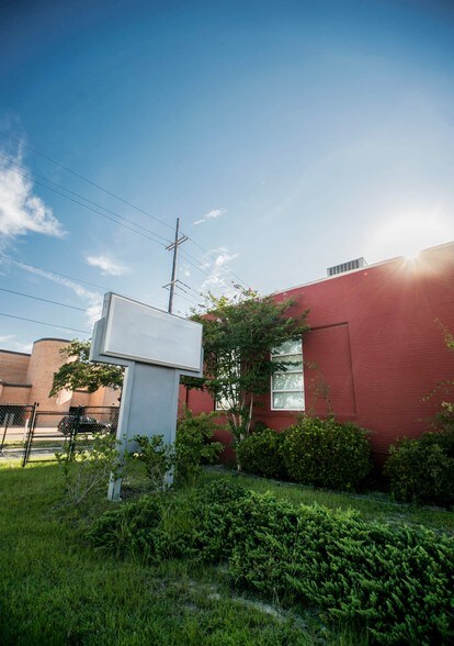 More Photos Of 2415 17th St, Gulfport Specialty For Sale