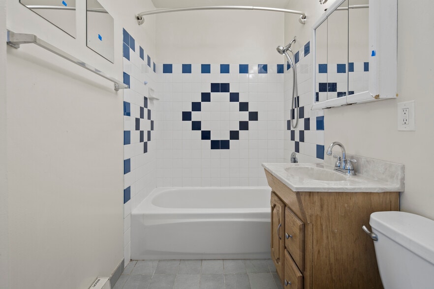 More Photos Of 507 19th Ave E, Seattle Apartments For Sale