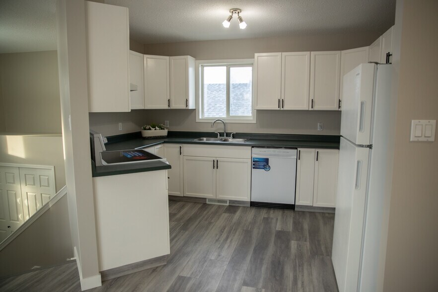 More Photos Of 62 Landsdowne Dr, Spruce Grove Daycare Center For Sale