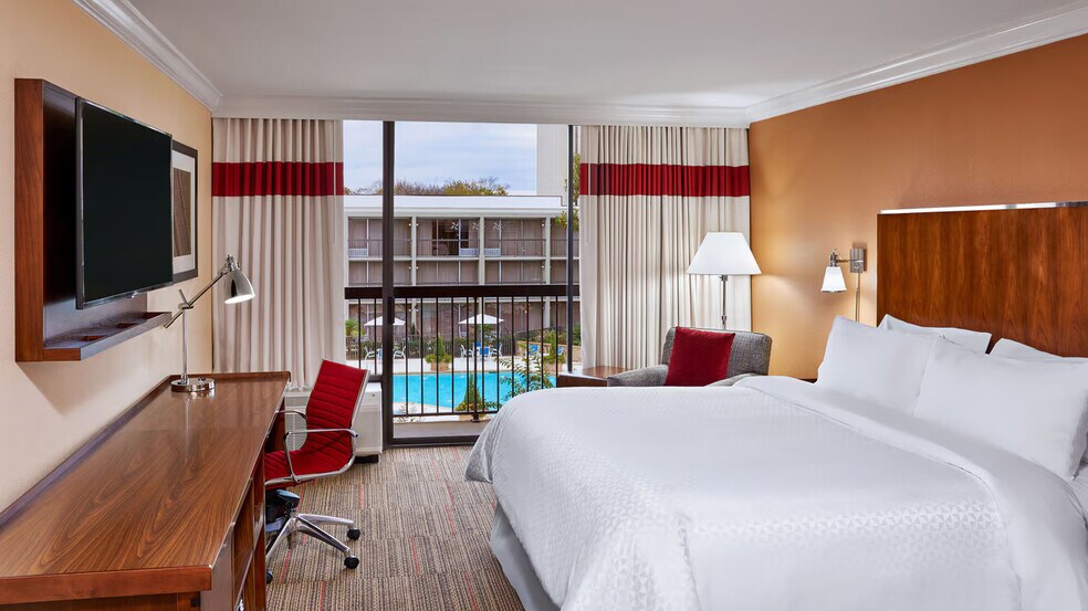 More Photos Of 925 S University Ave, Little Rock Hotel For Sale