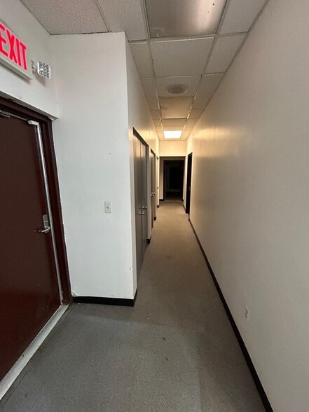 More Photos Of 22001-22027 Kelly Rd, Eastpointe Office For Lease