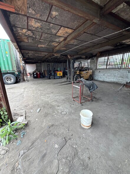 More Photos Of 526 Johnson Ave, Brooklyn Land For Lease