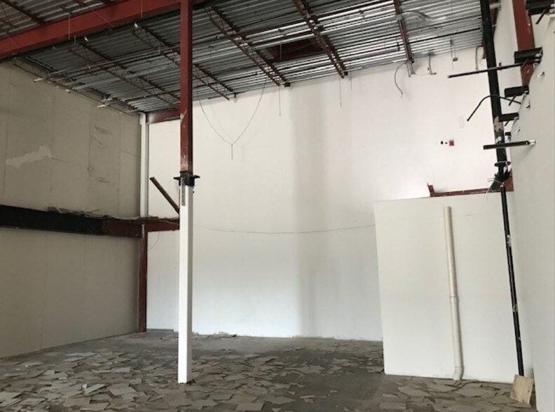 More Photos Of 7901 San Dario Ave, Laredo General Retail For Lease