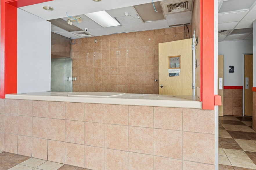 More Photos Of 6620 E Dr Martin Luther King Jr Blvd, Tampa Freestanding For Sale