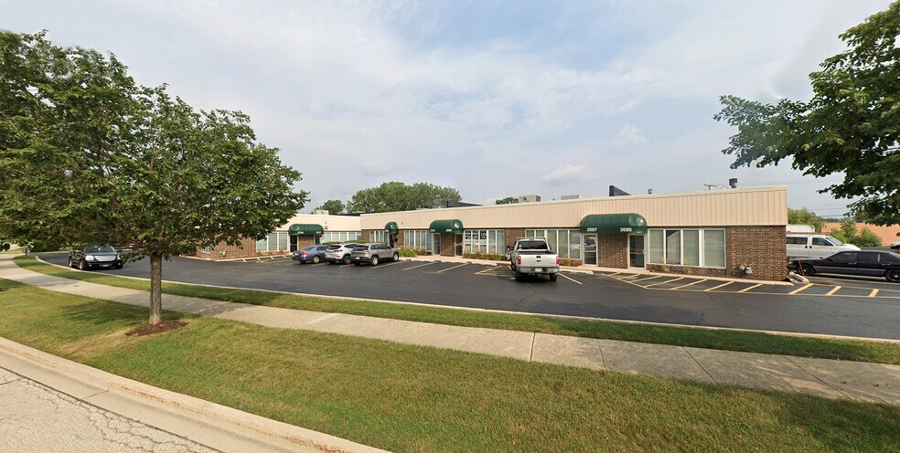 More Photos Of 2095-2119 Stonington Ave, Hoffman Estates Warehouse For Lease