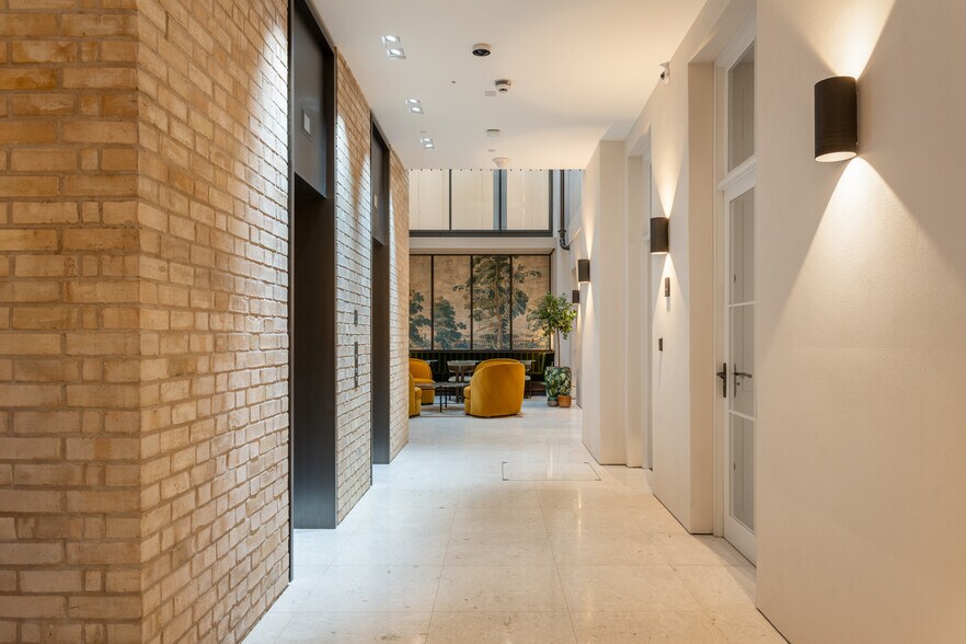 More Photos Of 75 Grosvenor St, London Coworking Space