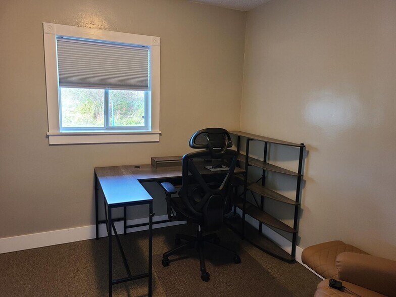 More Photos Of 992 Witham Rd, Muskegon Medical For Lease