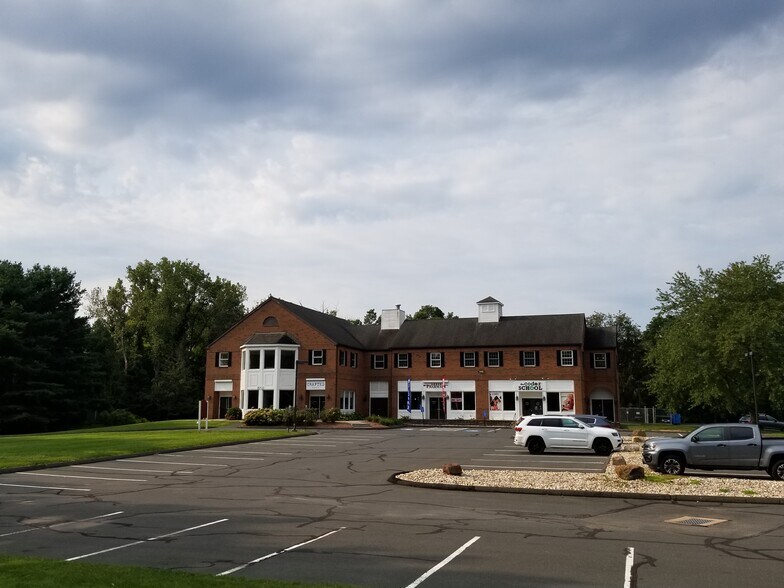 More Photos Of 1051 Farmington Ave, Farmington Unknown For Lease