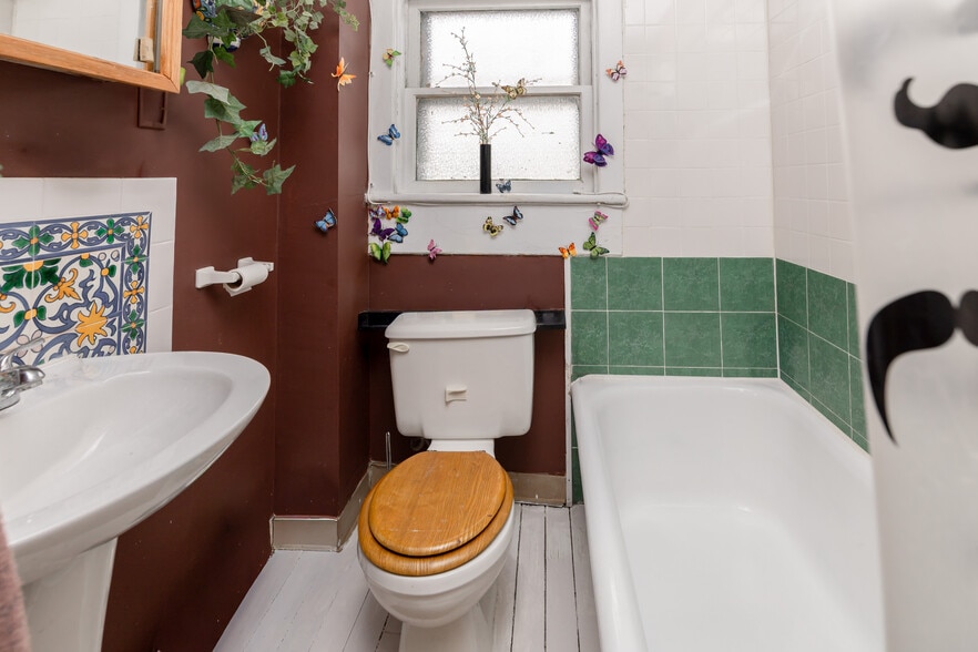 More Photos Of 21 N 2nd St, Easton Storefront Retail Residential For Sale