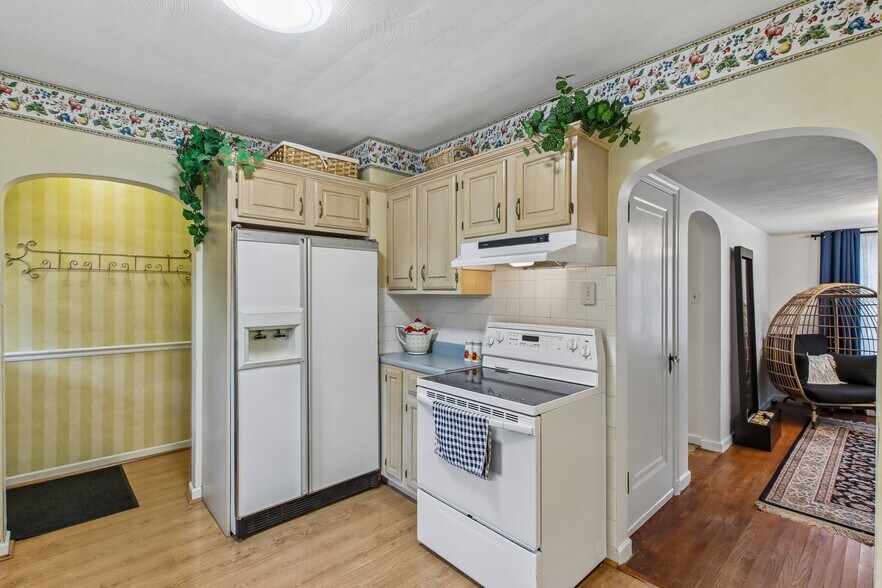 More Photos Of 399 W Main St, Greenwood Office For Sale