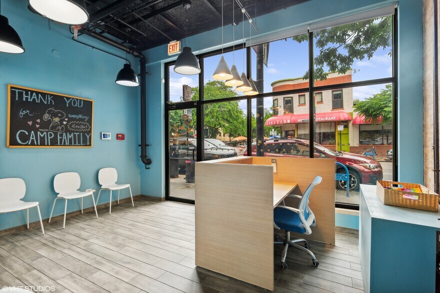 More Photos Of 3522 N Halsted St, Chicago Bar For Sale