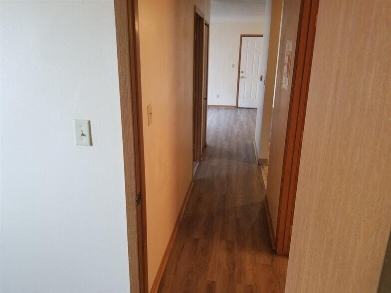 More Photos Of 1453 N 11th Ave E, Newton Apartments For Sale