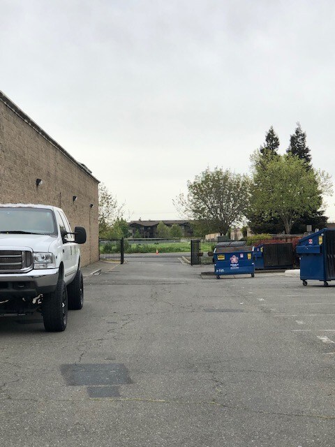 More Photos Of 870 E Travis Blvd, Fairfield Storefront For Sale