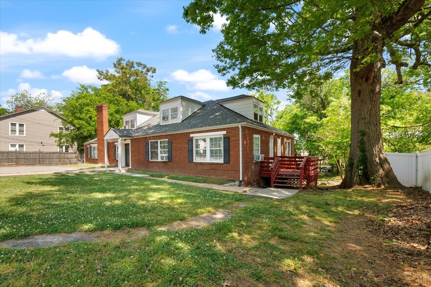 More Photos Of 419 Belmont Ave, Shelbyville Multifamily For Sale