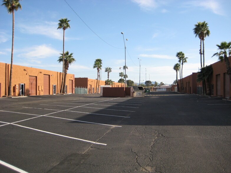 More Photos Of 3334 W McDowell Rd, Phoenix Warehouse For Lease