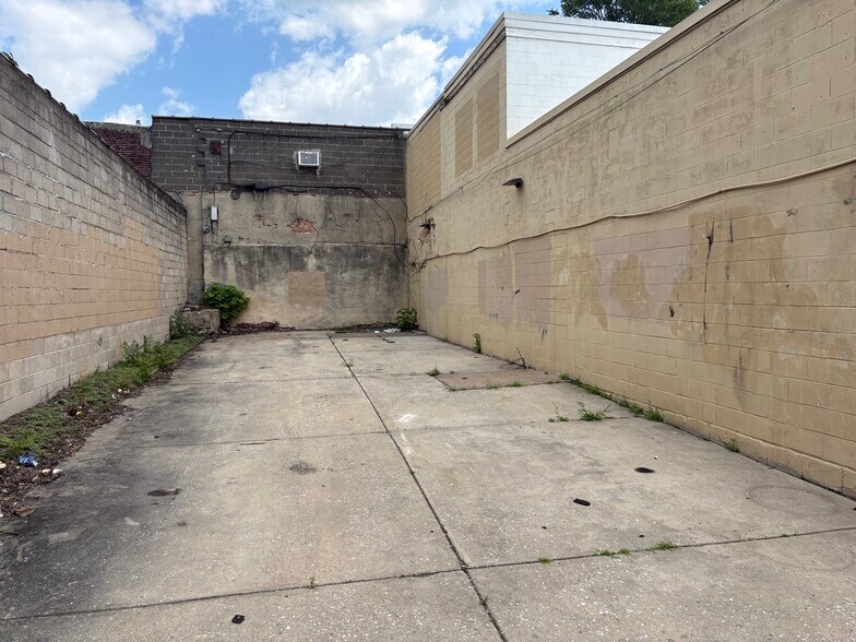 More Photos Of 2201 W Cambria St, Philadelphia Storefront Retail Office For Sale