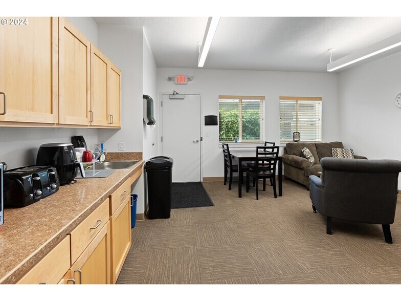 More Photos Of 1445 8th St, Florence Medical For Sale