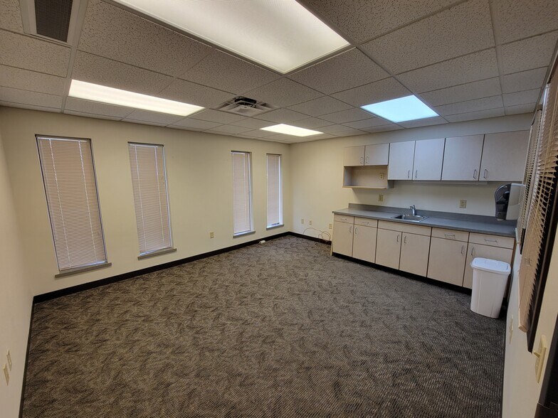 More Photos Of 4205 State St, Bismarck Medical For Sale