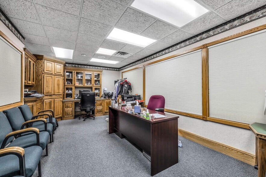 More Photos Of 5629 Bridgetown Rd, Cincinnati Flex For Sale