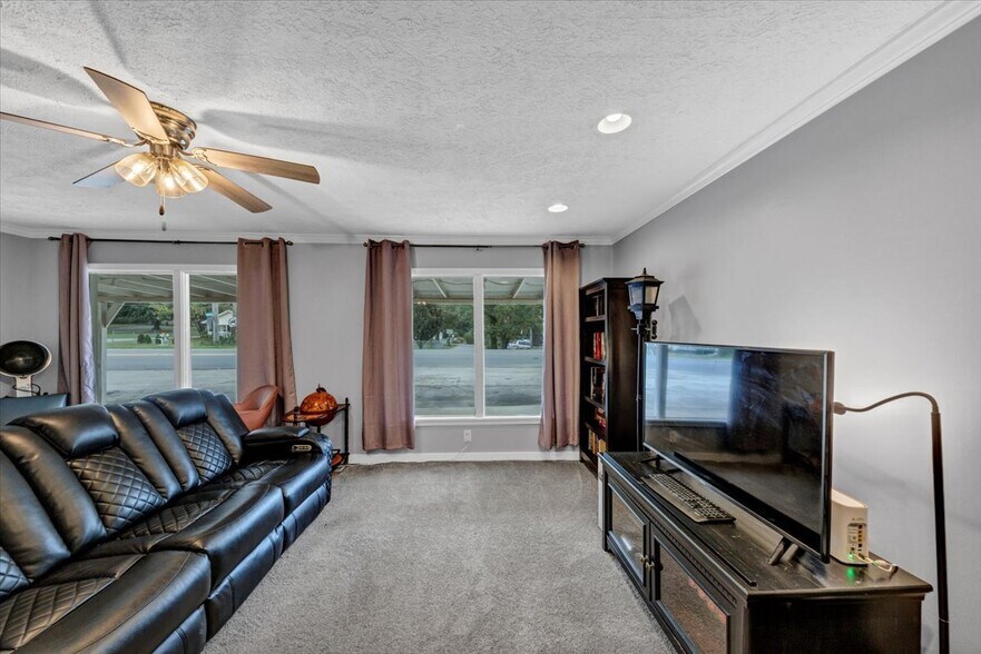 More Photos Of 6071 N Main St SE, Acworth Flex For Sale