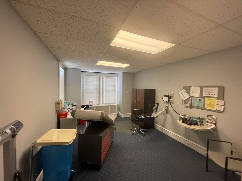 More Photos Of 7996 Oxford Ave, Philadelphia Office For Sale