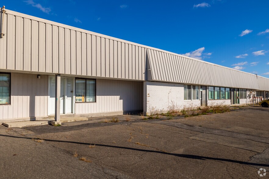 More Photos Of 2082-2106 Chartier, Dorval Industrial For Sale