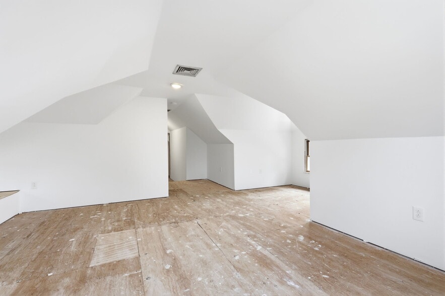More Photos Of 168 White Horse Ave, Hamilton Office For Sale