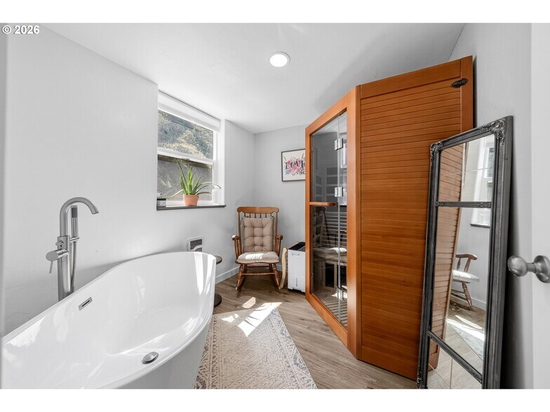 More Photos Of 29940 Harbor Way, Gold Beach Apartments For Sale