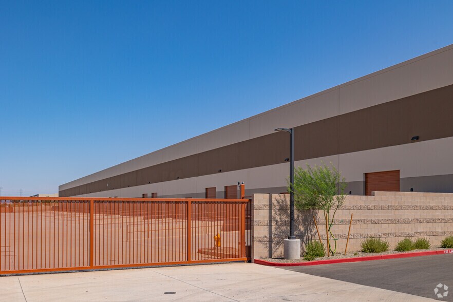 More Photos Of 13280 W Rioglass Solar Rd, Surprise Warehouse For Lease