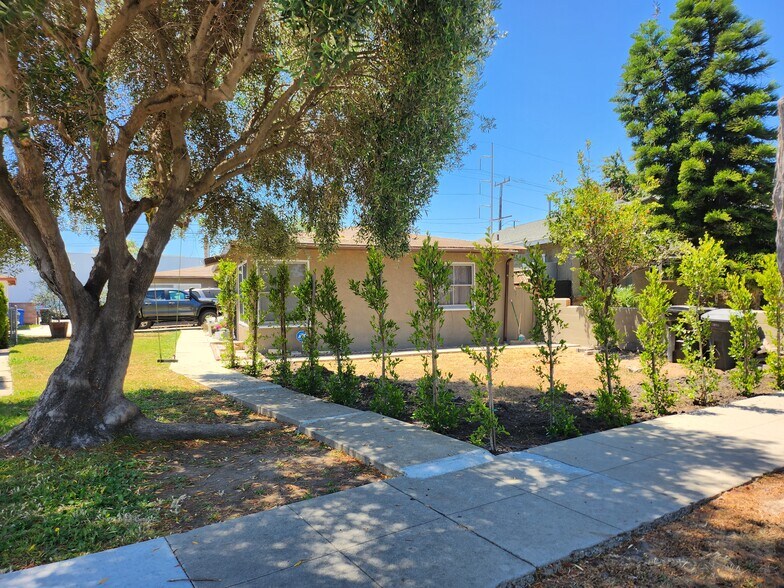 More Photos Of 4178 W 170th St, Lawndale Apartments For Sale