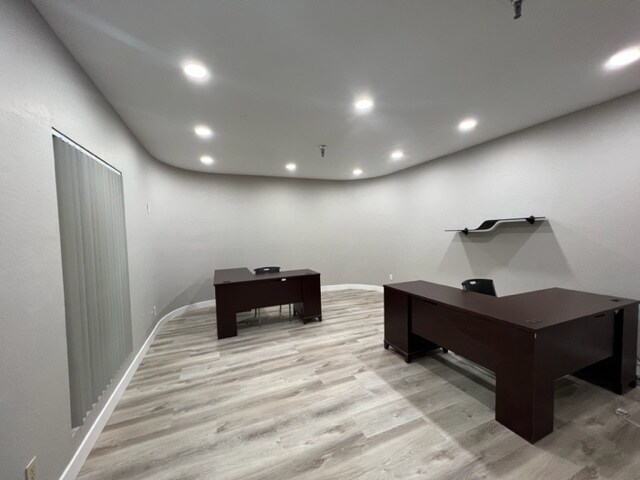 More Photos Of 7631 E Greenway Rd, Scottsdale Warehouse For Lease