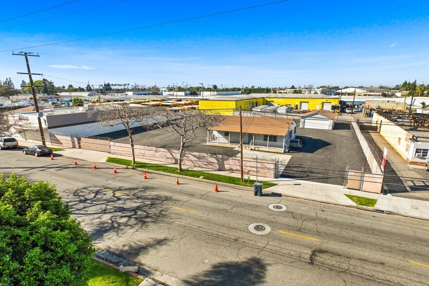 More Photos Of 402 N Sullivan St, Santa Ana Contractor Storage Yard For Lease
