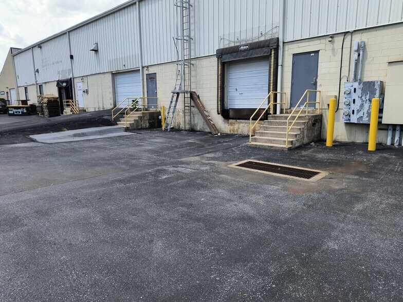 More Photos Of 5060 Ritter Rd, Mechanicsburg Flex For Lease