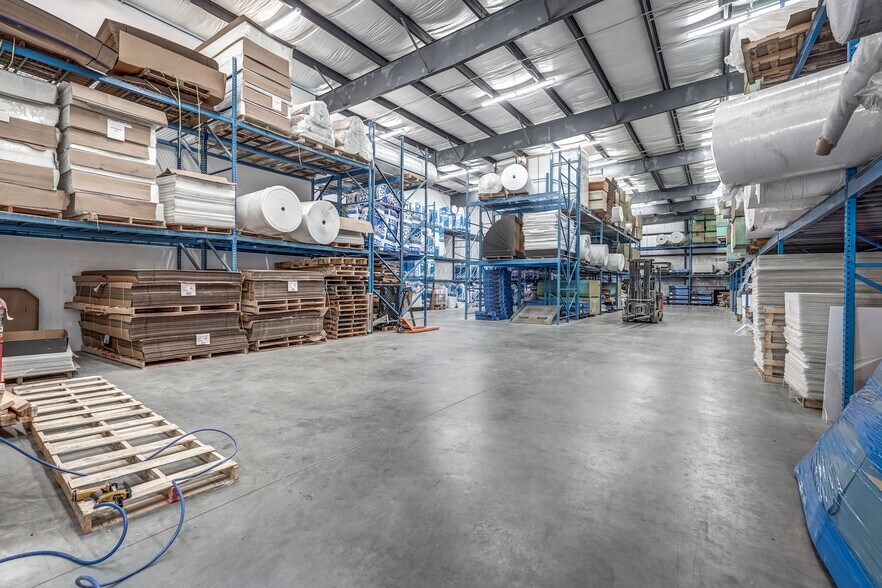 More Photos Of 48 Zion Station Ct, Troy Warehouse For Lease