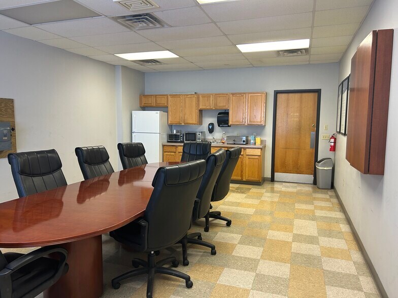 More Photos Of 202-206 Regas Rd, Madison Warehouse For Lease