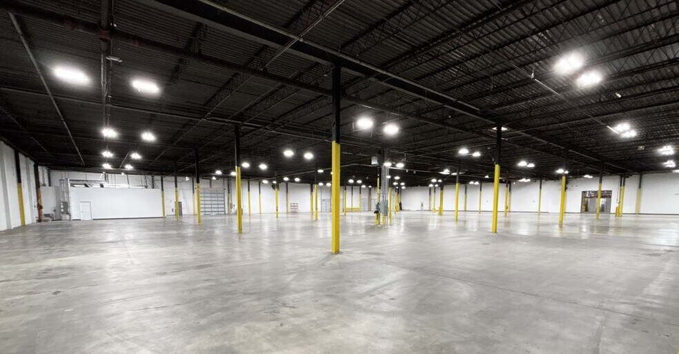 More Photos Of 2222 Hillside Ave, Indianapolis Warehouse For Lease