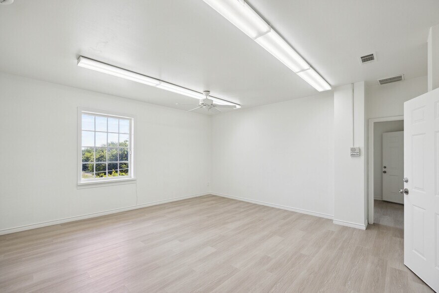 More Photos Of 3606 Marvin D Love Fwy, Dallas Medical For Lease