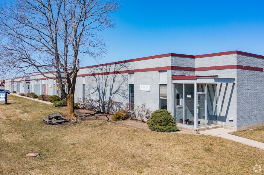 Primary Photo Of 3000-3030 Commercial Ave, Northbrook Warehouse For Lease
