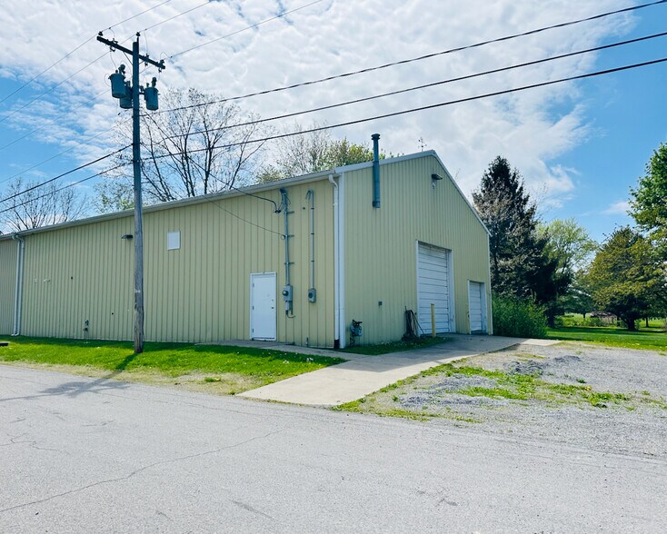 More Photos Of 7865 E Main Rd, Le Roy Warehouse For Lease