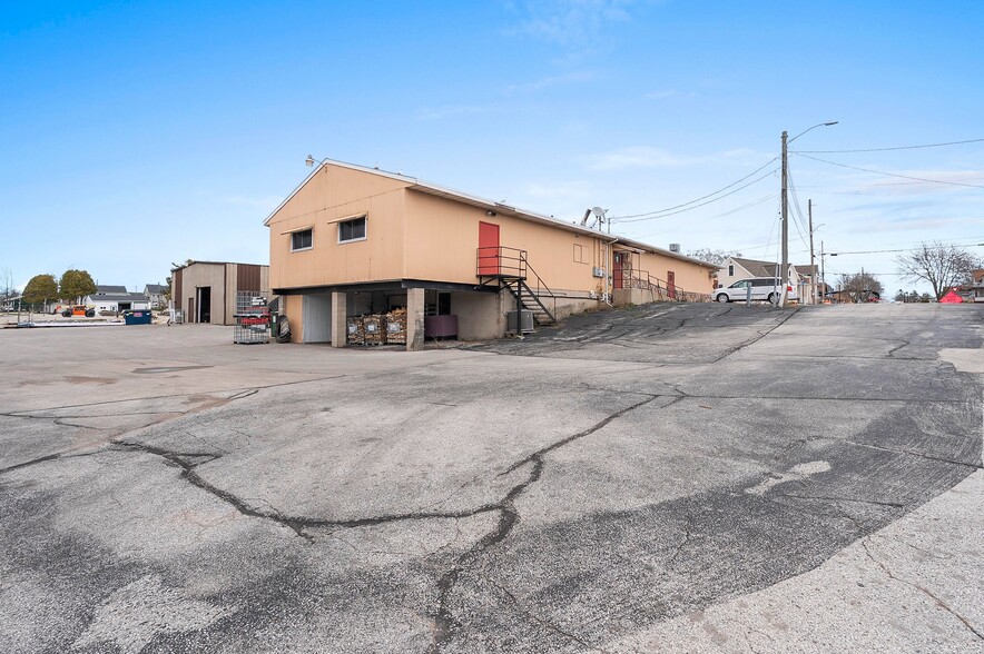 More Photos Of 1204 18th St, Two Rivers Bar For Sale