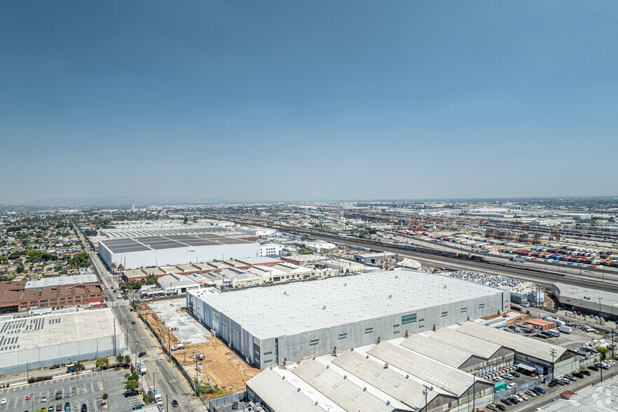 More Photos Of 3690 Union Pacific Ave, Los Angeles Distribution For Lease