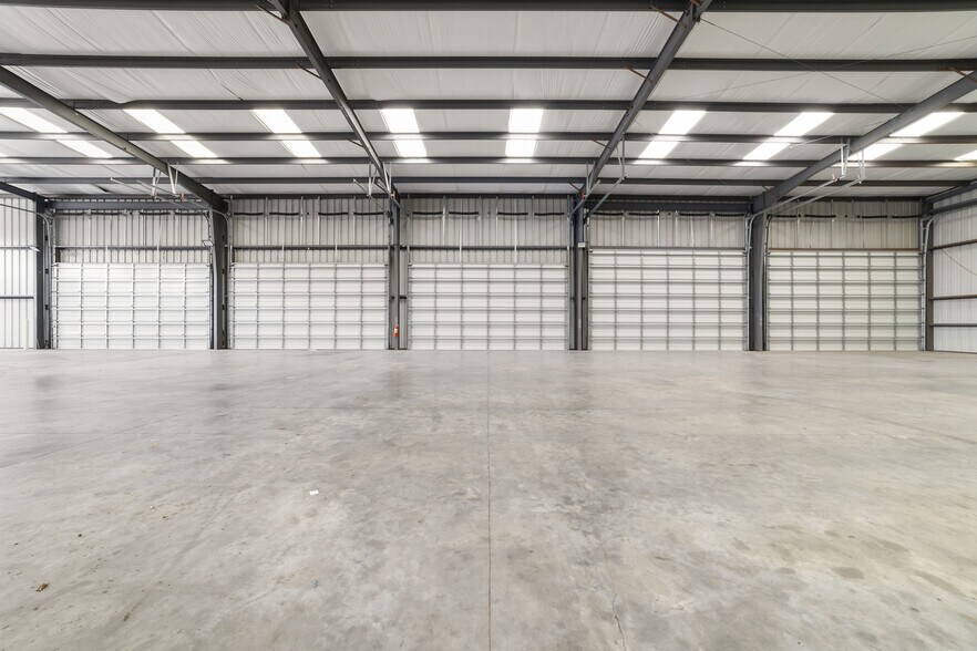 More Photos Of 6631 N Sam Houston Pky W, Houston Warehouse For Lease