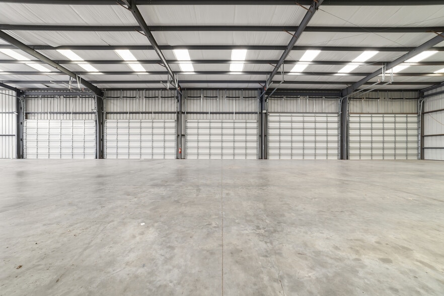 More Photos Of 6631 N Sam Houston Pky W, Houston Warehouse For Sale