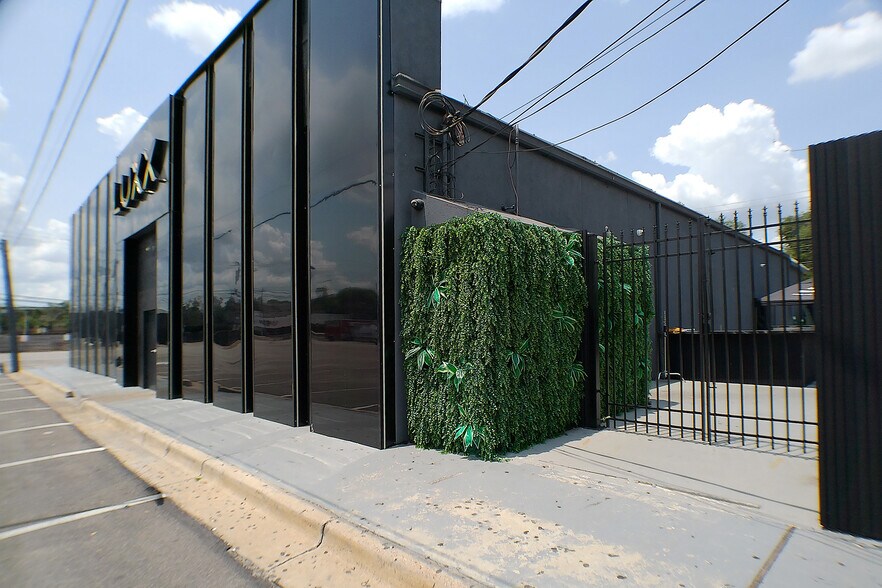 More Photos Of 5002 Washington Ave, Houston Bar For Lease