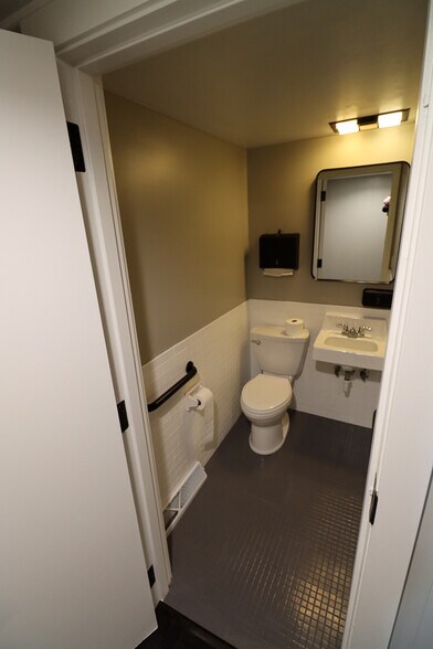 More Photos Of 230 E 22nd St, Fremont Medical For Sale