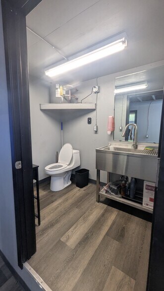 More Photos Of 2662 E 69th St, Cleveland Manufacturing For Lease