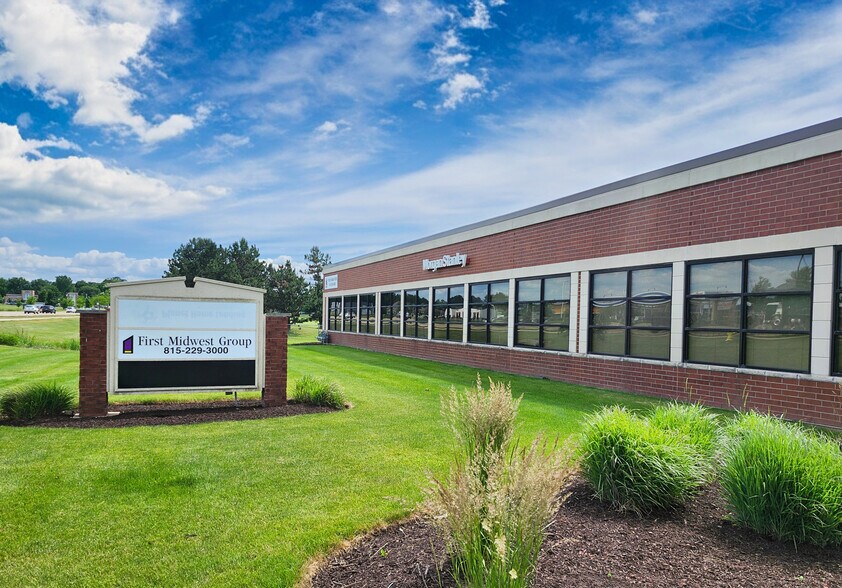 More Photos Of 2126 N Perryville Rd, Rockford Medical For Lease